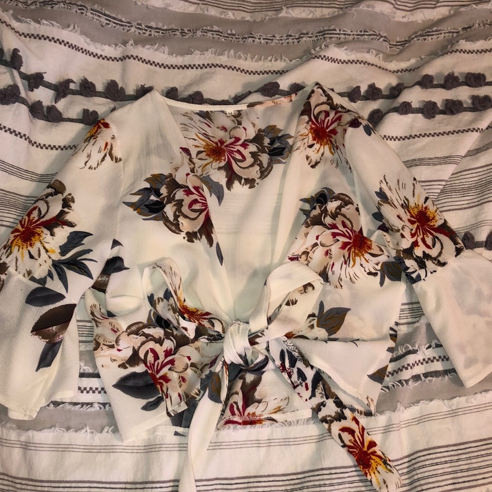 Tie front sheer top NWOT